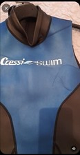 muta da nuoto smanicata , con lunghezza al ginocchio ,ottimo stato
