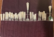 Set coltelli posate con manico in madreperla 