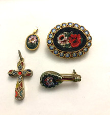 Lot de bijoux 3 broche et 1