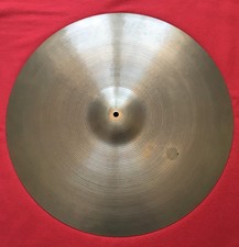 A ZILDJIAN 22" DEEP RIDE FILE