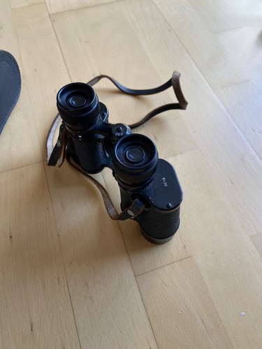 Vecchio binocolo usato 8x30