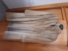 pelliccia di visone colore beige