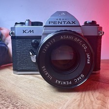 Pentax KM Film Camera con