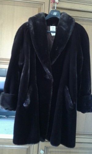Pelliccia ecologica donna