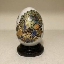 Uovo decorativo in ceramica