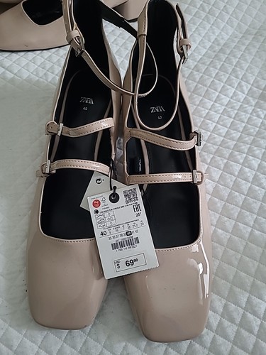 Zara donna nuda quadrata beige