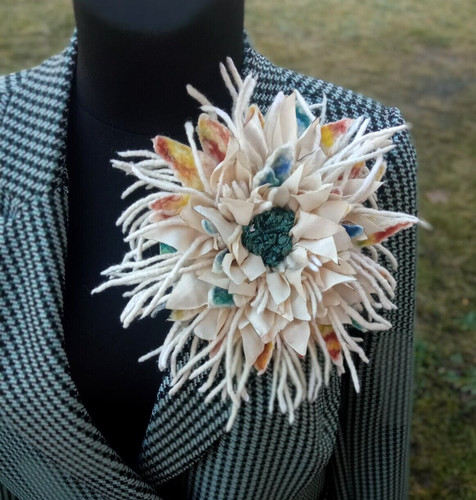 Spilla fiore feltro stella - in,