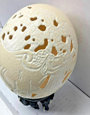 Uovo di struzzo intagliato