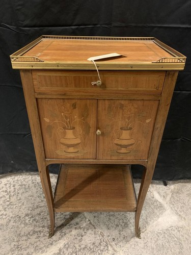 Antico mobiletto comodino