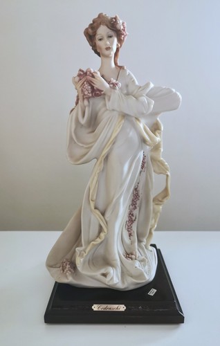 Statua porcellana di - in,