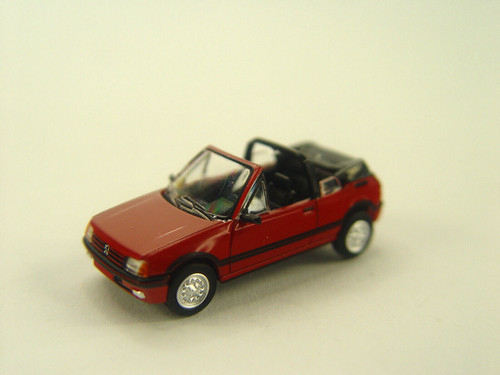 Peugeot 205 cabrio rosso - cabrio, in