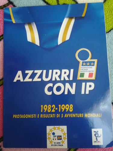 Azzurri con album figurine - con,