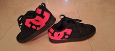 DC SHOES COURT GRAFFIK BLACK AND FUCSIA