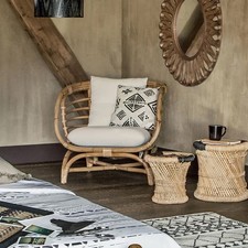 Poltrona con cuscino in rattan