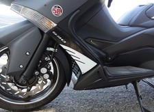 2 ADESIVI in resina 3D T MAX 530 compatibili carena Scooter YAMAHA TMAX 2012-16