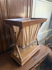 Antico tavolo da cucito in