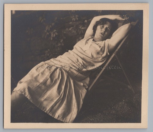 Giovane donna sdraio - giovane, in