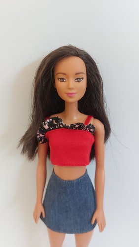 Barbie asiatica standard - , 2016