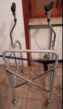 Deambulatore pieghevole con supporto ascellare  4 ruote. LEGGI BENE DENTRO.