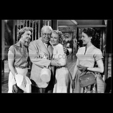 Photo F.013189 VIRGINIA GIBSON LUCILLE NORMAN PAINTING THE CLOUDS WITH SUNSHINE