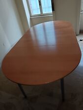 Tavolo riunioni e scrivanie ufficio, in moduli