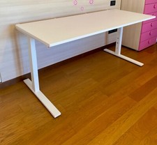 Scrivania Ikea regolabile in altezza