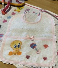 bavaglino ricamato a Mano A