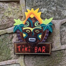 Targa insegna Tiki Bar in