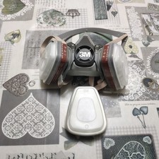 Semi maschera 3 M completa di filtri nuovi