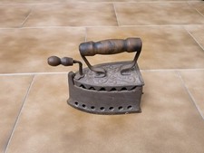 Ferro da stiro vintage a carbone modernariato