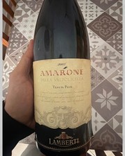bottiglie di vino di vario
