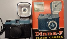 Macchina fotografica vintage DIANA F con scatola, flash e libretto originale!