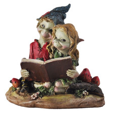 A Pixie Couple Reading |