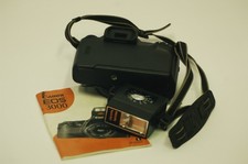 Canon EOS 3000 con flash e obbiettivi