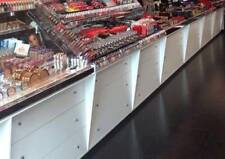 cassettiera con scocca in metallo, ruote sferiche e frontalini in legno