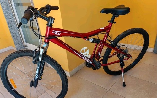 Bicicletta mountain bike - bike, mtb