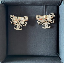 Orecchini CHANEL Autentici 24B Cristallo Borchia Fiocco *In perfette condizioni* in scatola