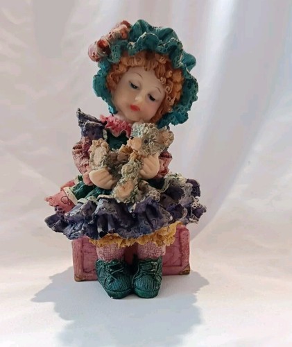 Statuina bambina seduta una - bambina,