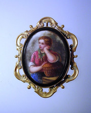 Antica spilla ciondolo