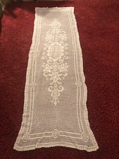 Tenda o centrotavola all’uncinetto fatto a mano ottima fattura 