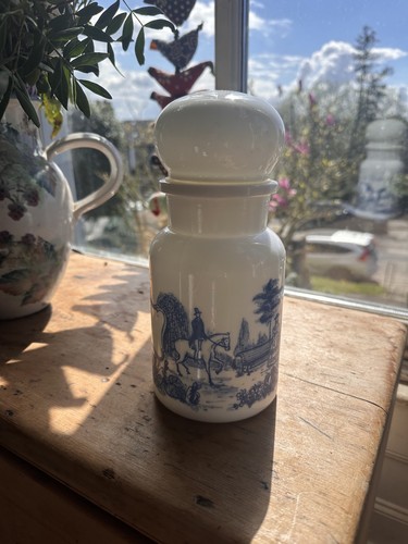 Vintage old 1970 milk glass - 1970's,