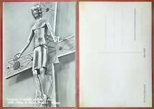 Crocefisso in metallo sbalzato e dorato nella Chiesa di Piazza Frattini - Milano