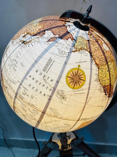 Mappamondo classico illuminato