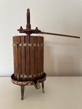 Torchio presepe in metallo e