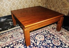 TAVOLO TAVOLINO DA FUMO IN NOCE CHIARO MODERNARIATO VINTAGE ANNI '70.