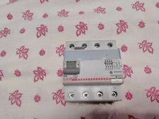 INTERUTTORE DIFFERENZIALE BTICINO 4 P 25A  0,03a