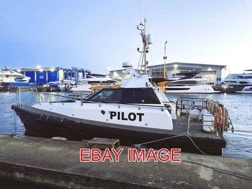Photo pilot boat poole quay - photo,