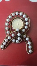 spilla orologio bigiotteria con  perle sintetiche 