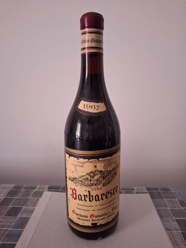 Bottiglia vino barbaresco - di,