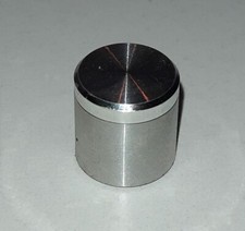 1 pulsante per macchina a